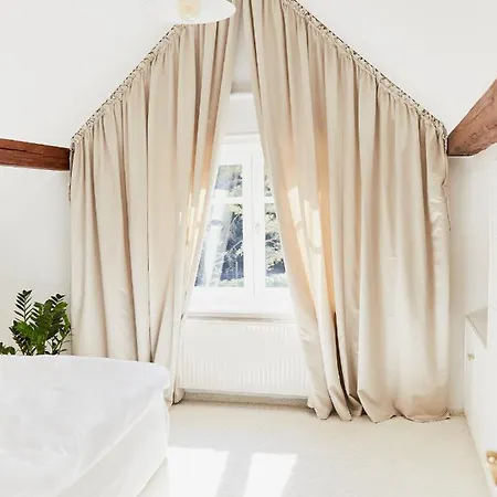 The Gable Of Forester House - Bed & Breakfast
